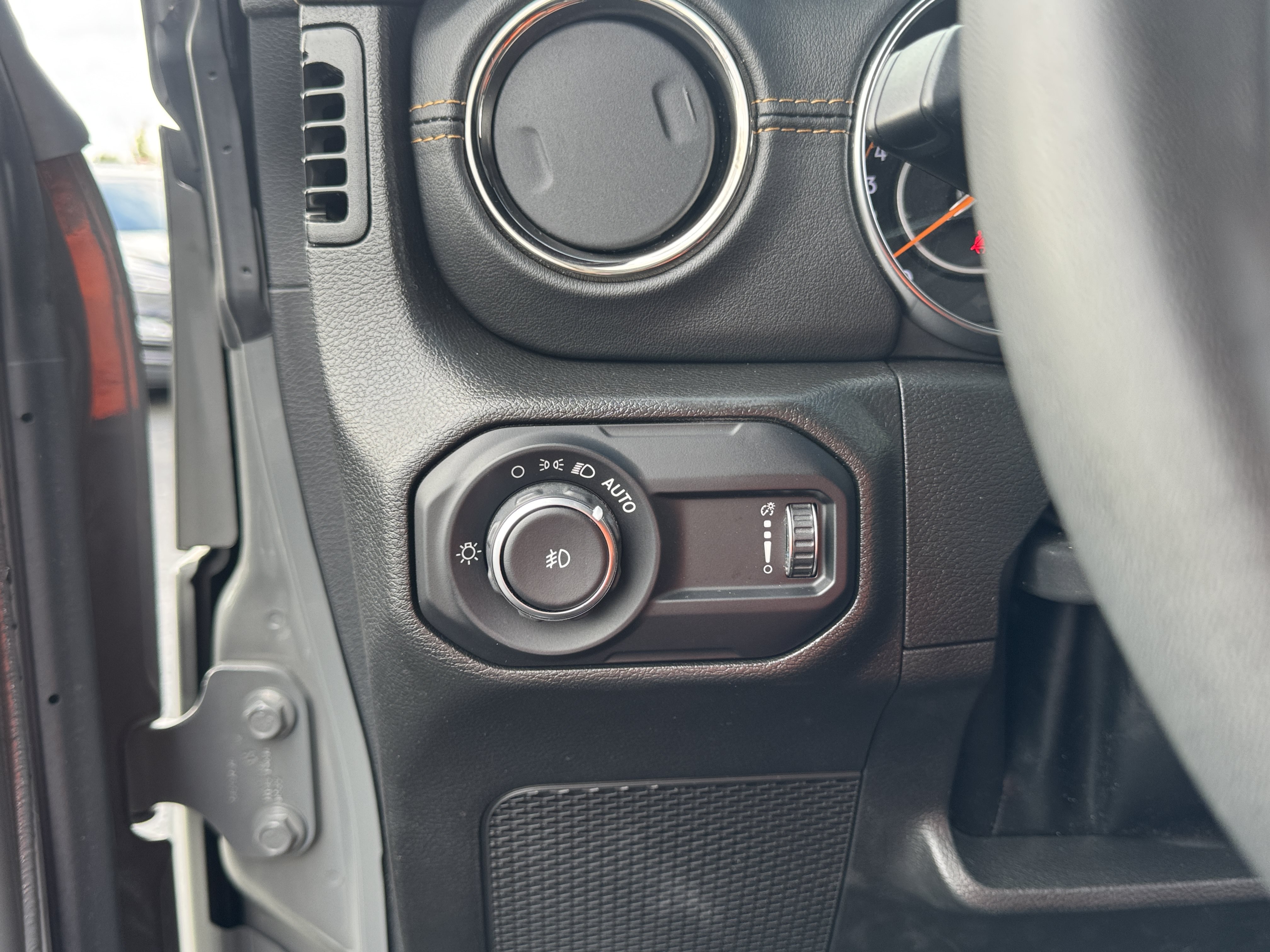 Used 2023 Jeep Wrangler Unlimited Sahara AWD/4WD image 17