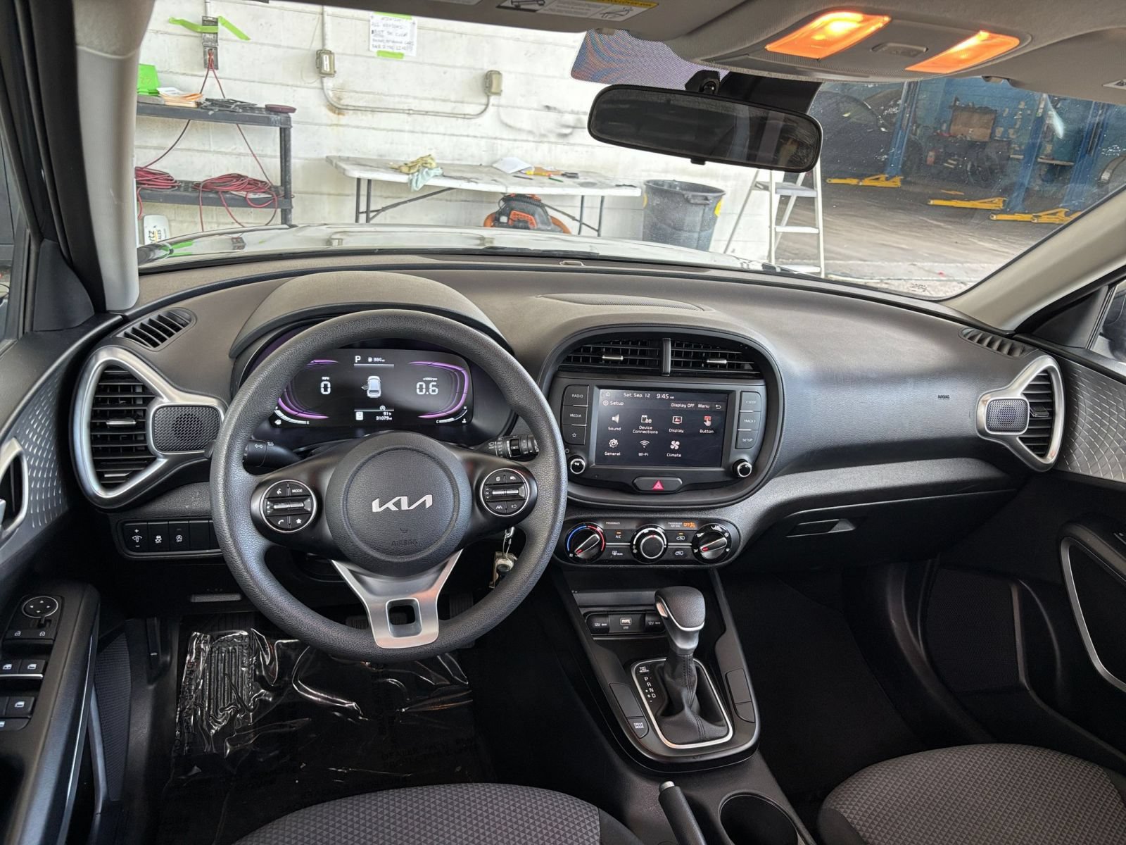 Used 2025 Kia Soul LX w/ LX Technology Package FWD image 30