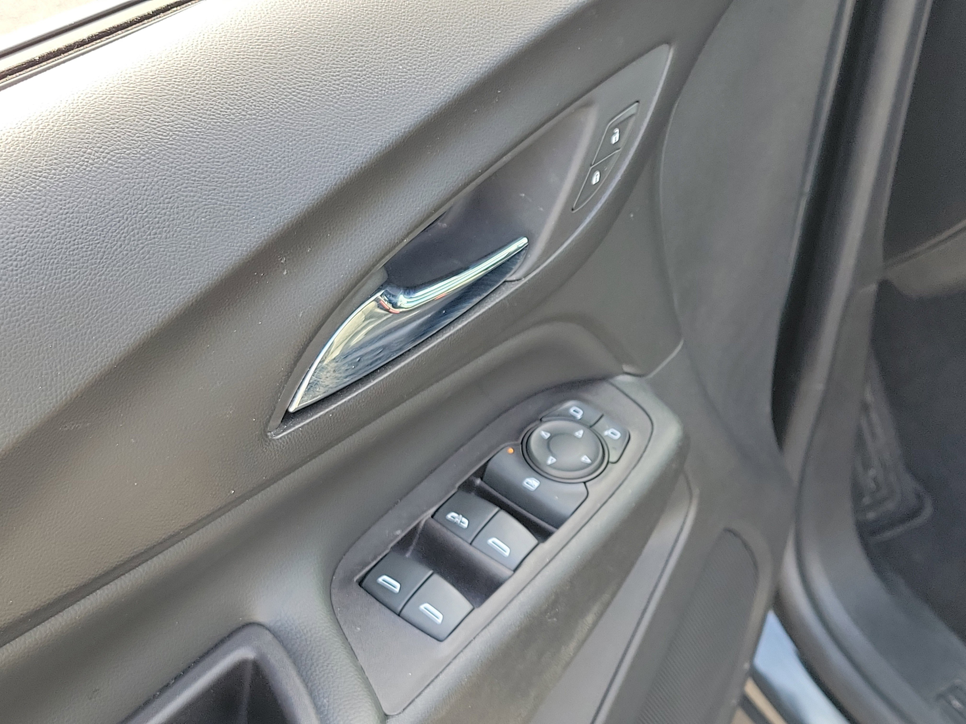 Used 2020 Chevrolet Equinox LT w/ Driver Convenience Package image 20