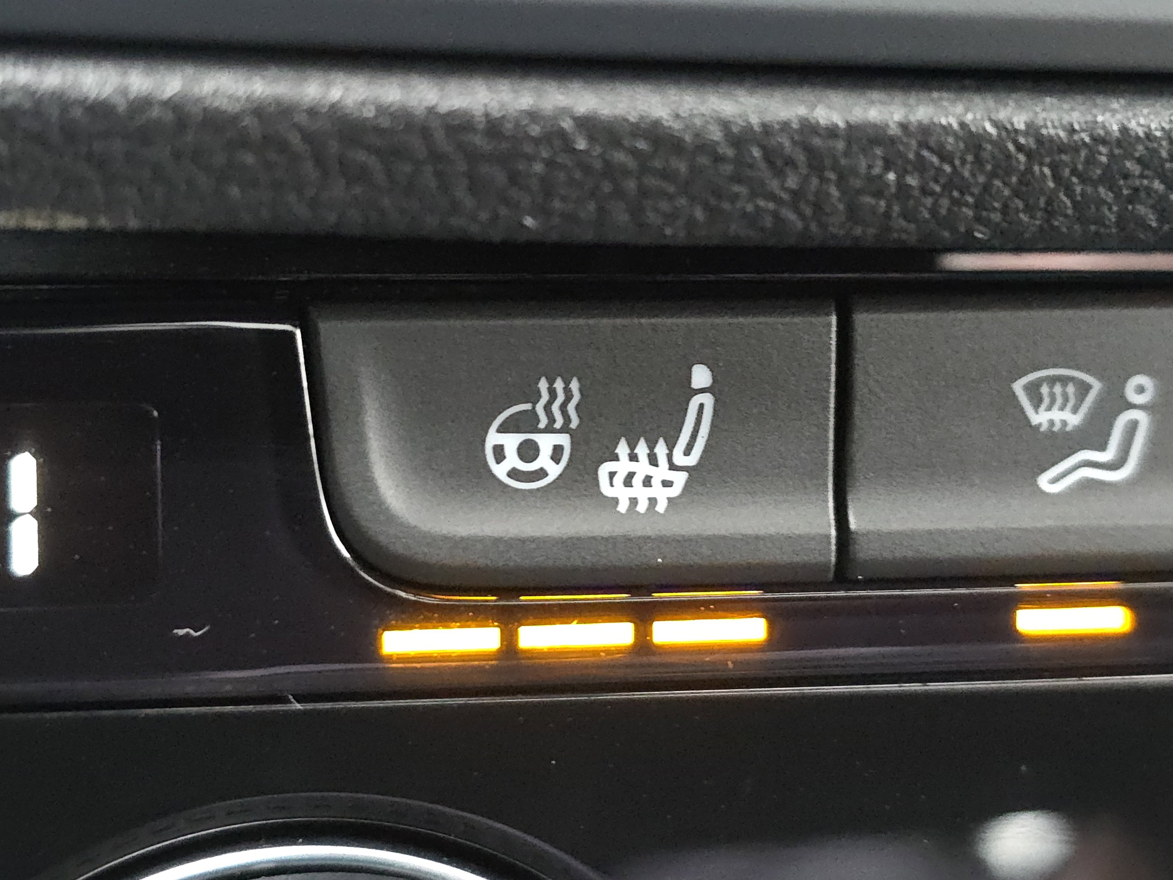 Certified 2021 Volkswagen Jetta R-Line w/ R-Line Cold Weather Package image 11