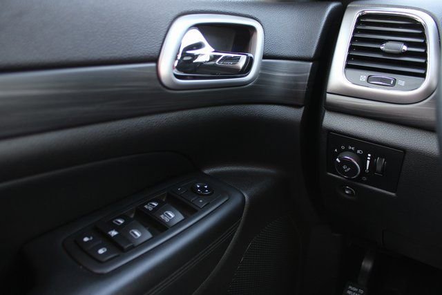 Used 2019 Jeep Grand Cherokee Altitude image 23