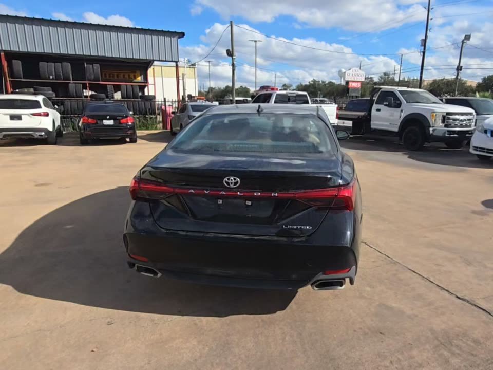 Used 2019 Toyota Avalon Limited image 5