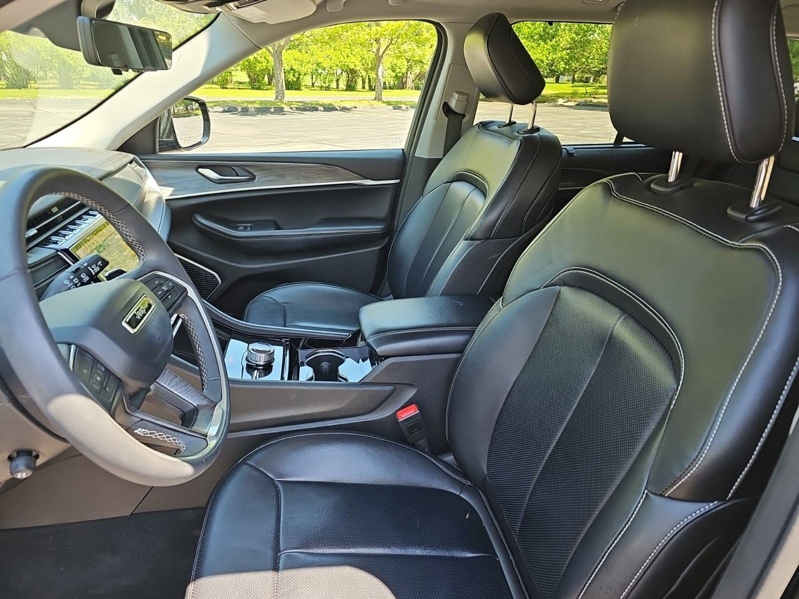 Used 2023 Jeep Grand Cherokee Limited w/ Luxury Tech Group II AWD/4WD image 18