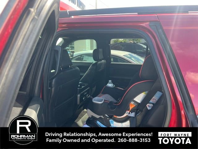 Used 2019 Ford Expedition XLT w/ Equipment Group 201A AWD/4WD image 11