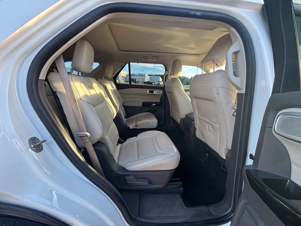 Certified 2022 Ford Explorer Platinum w/ Equipment Group 601A AWD/4WD image 40