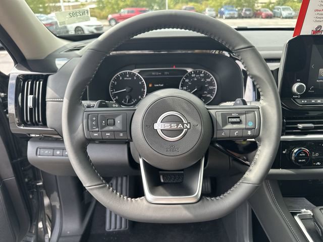 New 2025 Nissan Pathfinder SV image 18