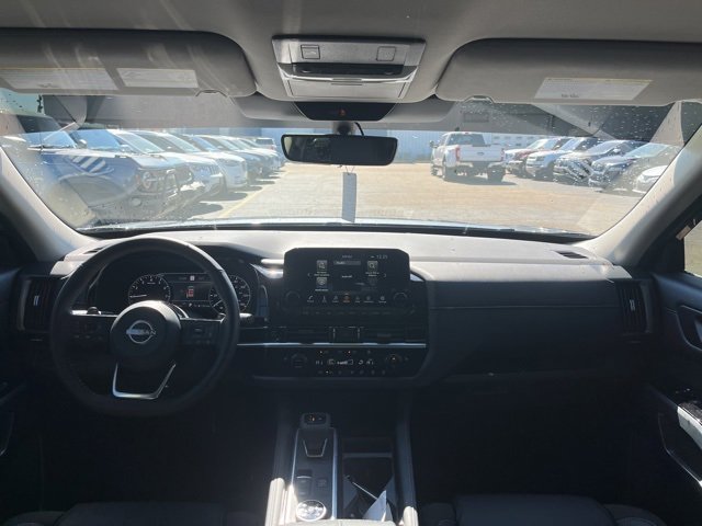 Used 2025 Nissan Pathfinder SL image 11