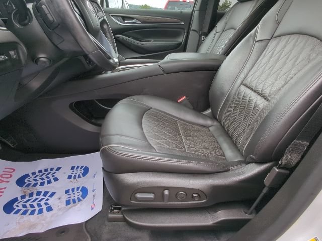 Used 2022 Buick Enclave Avenir w/ Avenir Technology Package AWD/4WD image 31