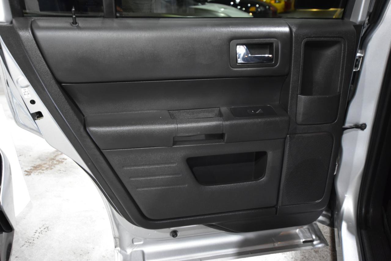 Used 2018 Ford Flex SE FWD image 26
