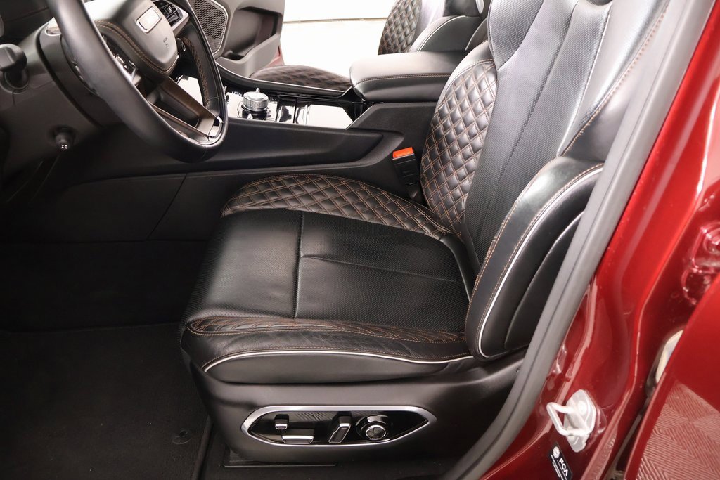 Used 2023 Jeep Grand Cherokee L Summit w/ Luxury Tech Group V image 12