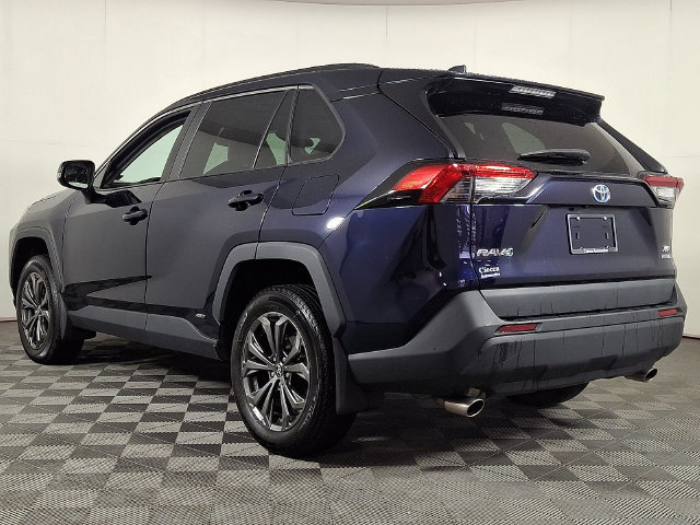 Used 2022 Toyota RAV4 XLE Premium AWD/4WD image 7