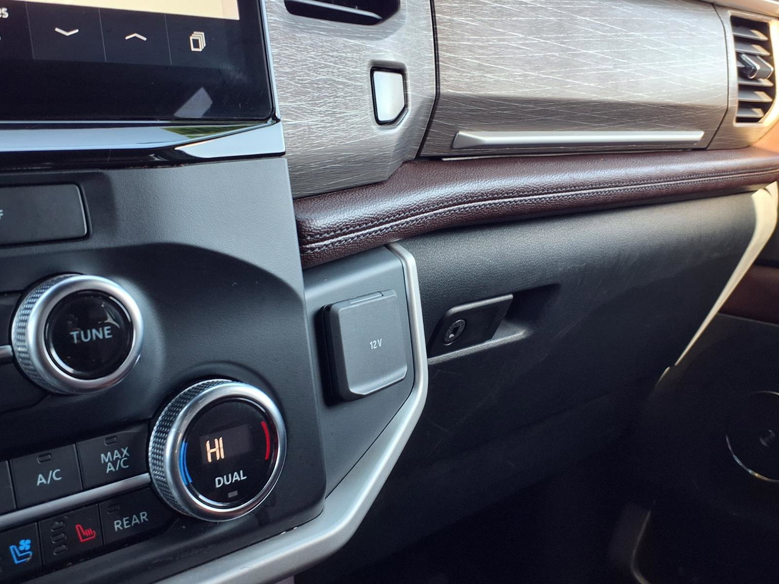 Used 2023 Ford Expedition Limited image 15