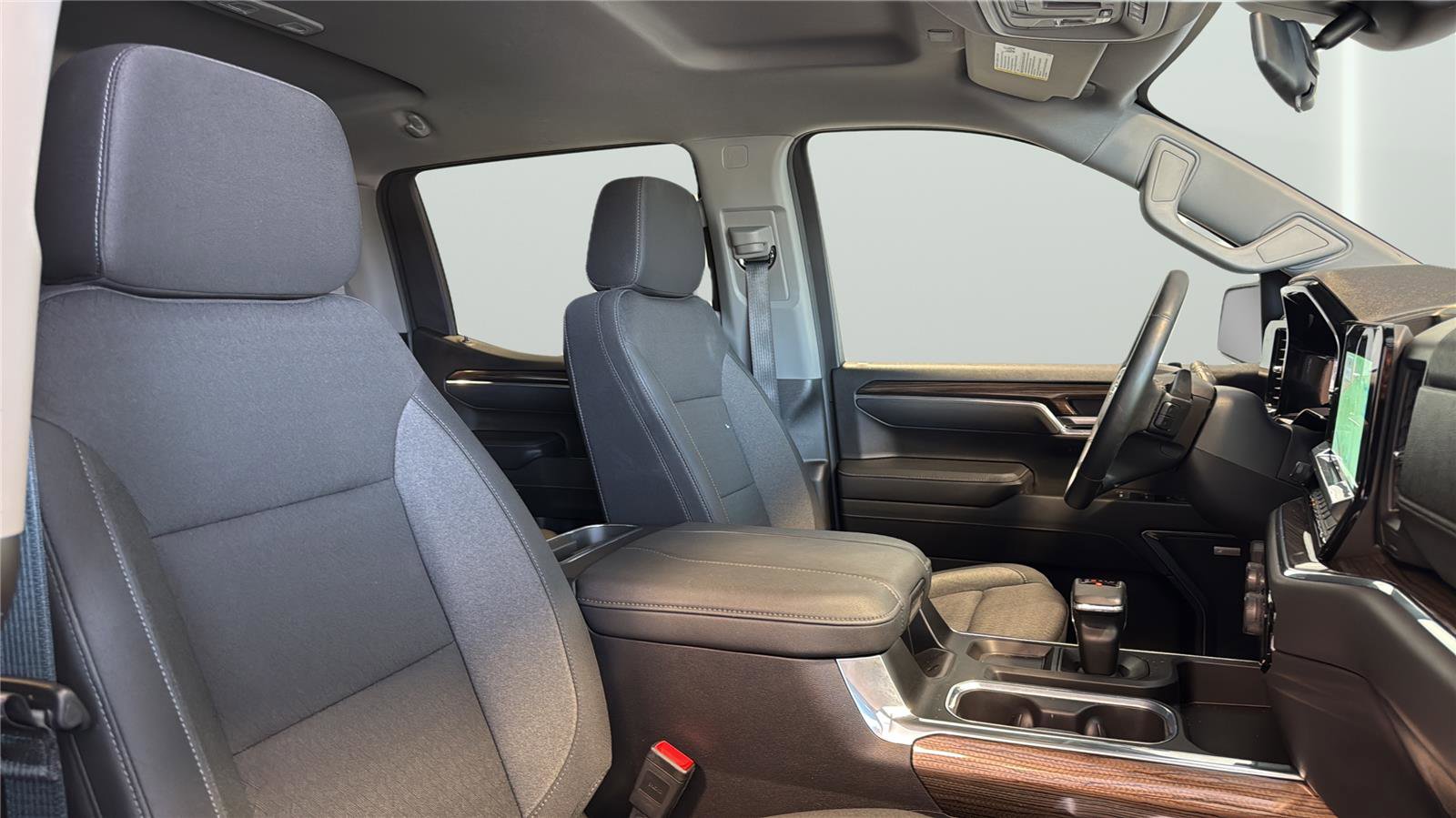 Used 2025 Chevrolet Silverado 1500 LT Trail Boss w/ Convenience Package II AWD/4WD image 14