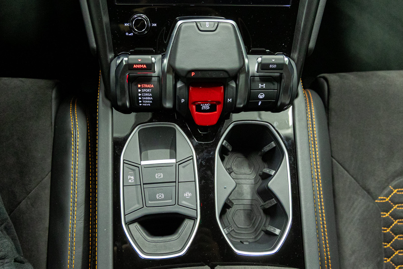 Used 2022 Lamborghini Urus AWD/4WD image 39