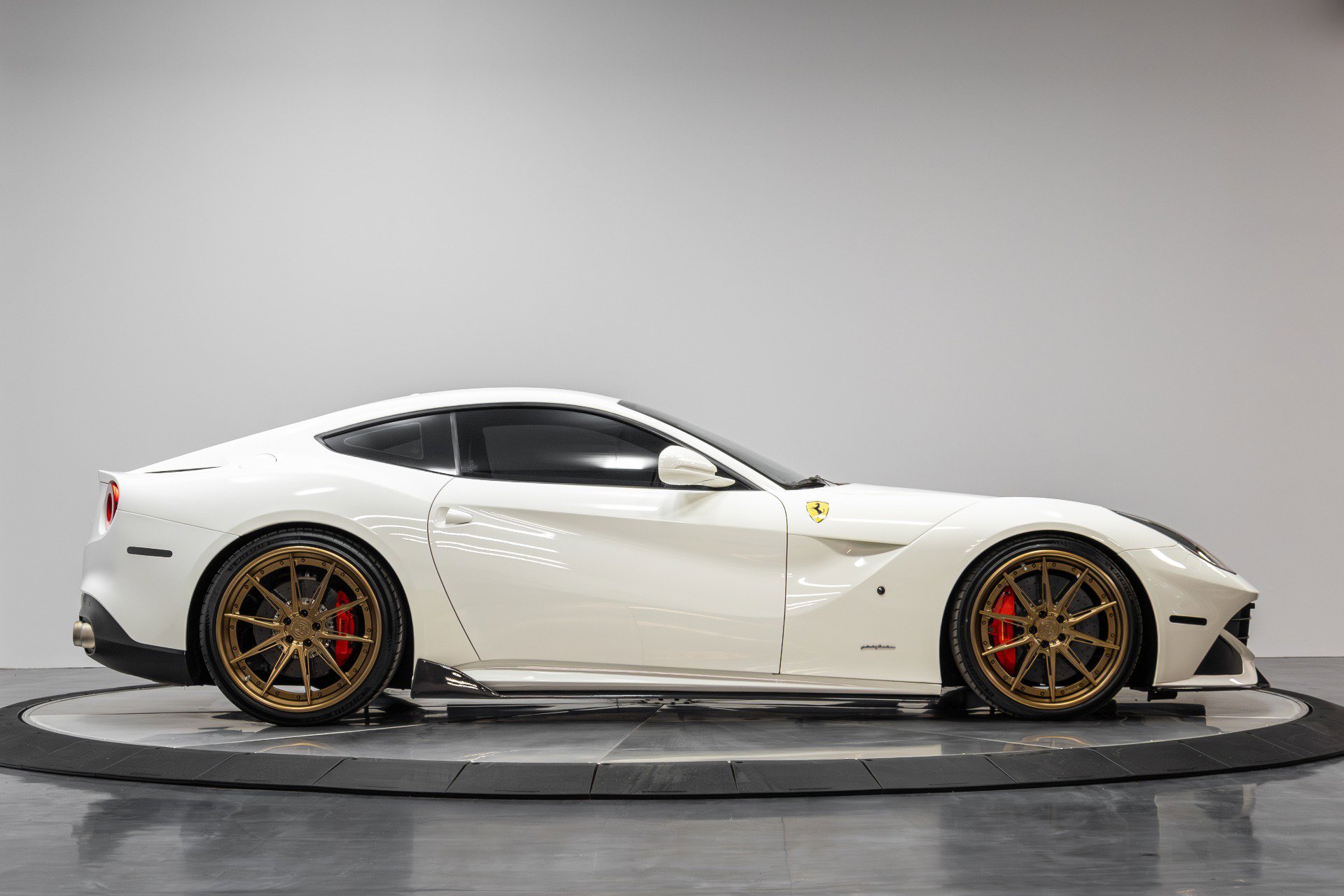 Used 2014 Ferrari F12 Berlinetta image 16