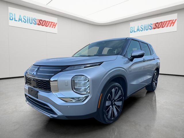 Used 2025 Mitsubishi Outlander SE image 7