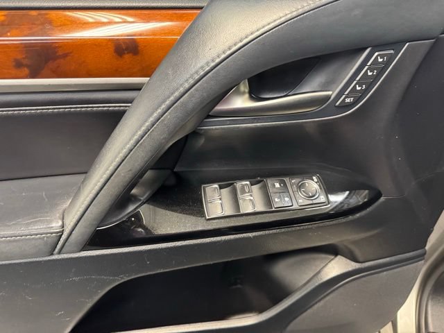 Used 2019 Lexus LX 570 4WD w/ Luxury Package image 10