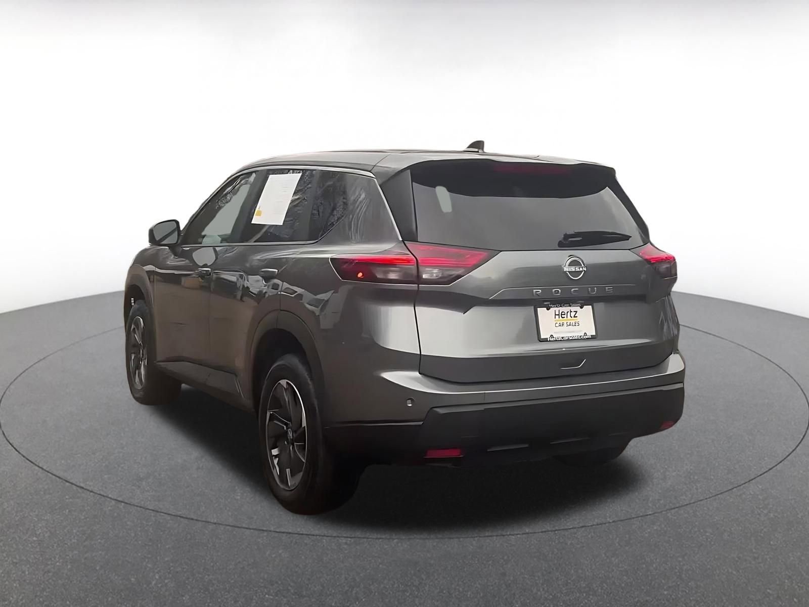 Used 2025 Nissan Rogue SV image 11