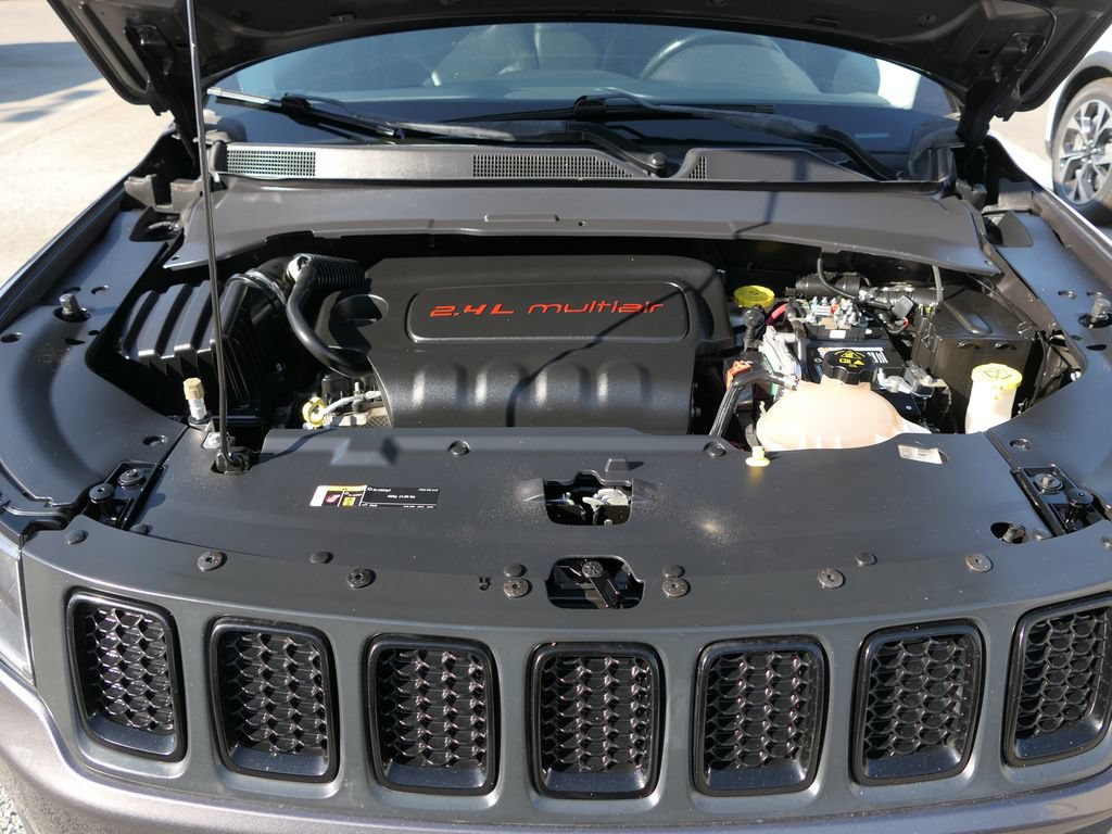 Used 2019 Jeep Compass Latitude FWD image 30