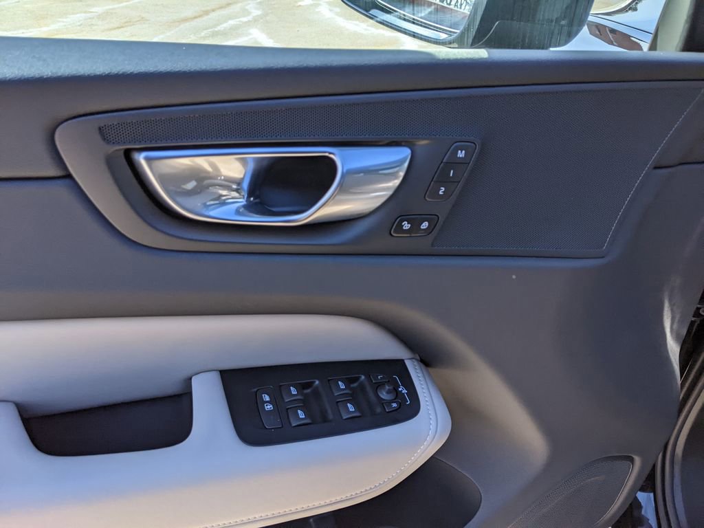 Certified 2026 Volvo XC60 B5 Core image 10