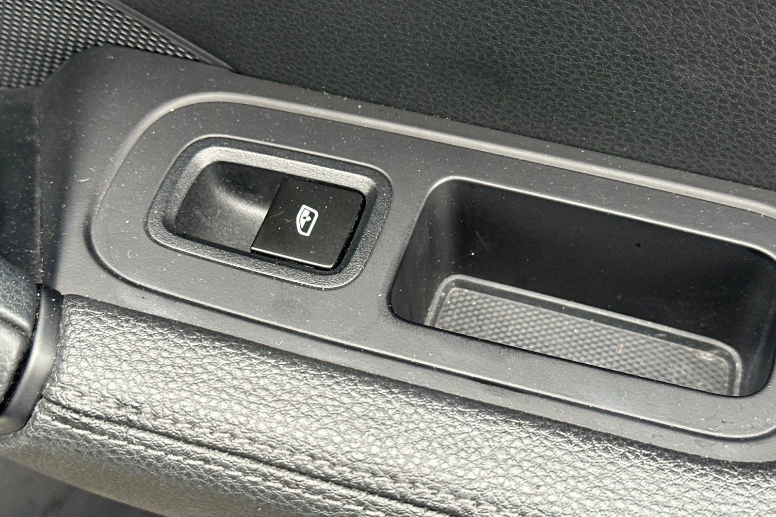 Used 2024 Porsche Cayenne image 22