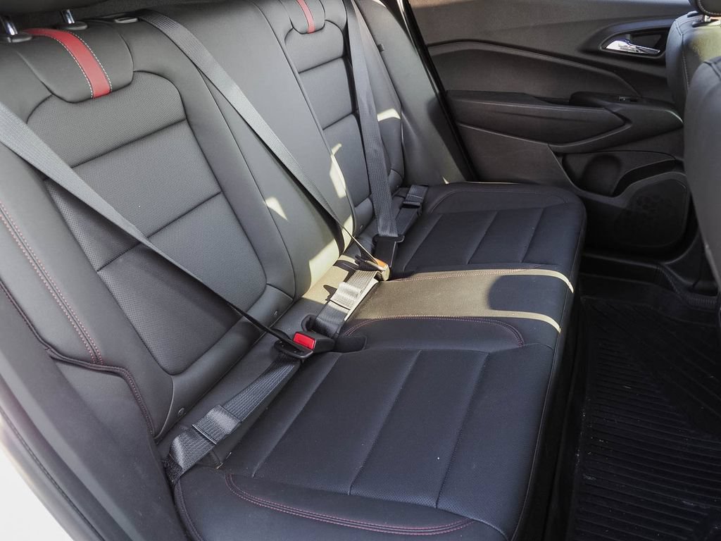 Used 2025 Chevrolet Trax RS w/ Sunroof Package FWD image 21
