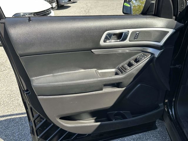 Used 2015 Ford Explorer XLT w/ Equipment Group 202B image 29