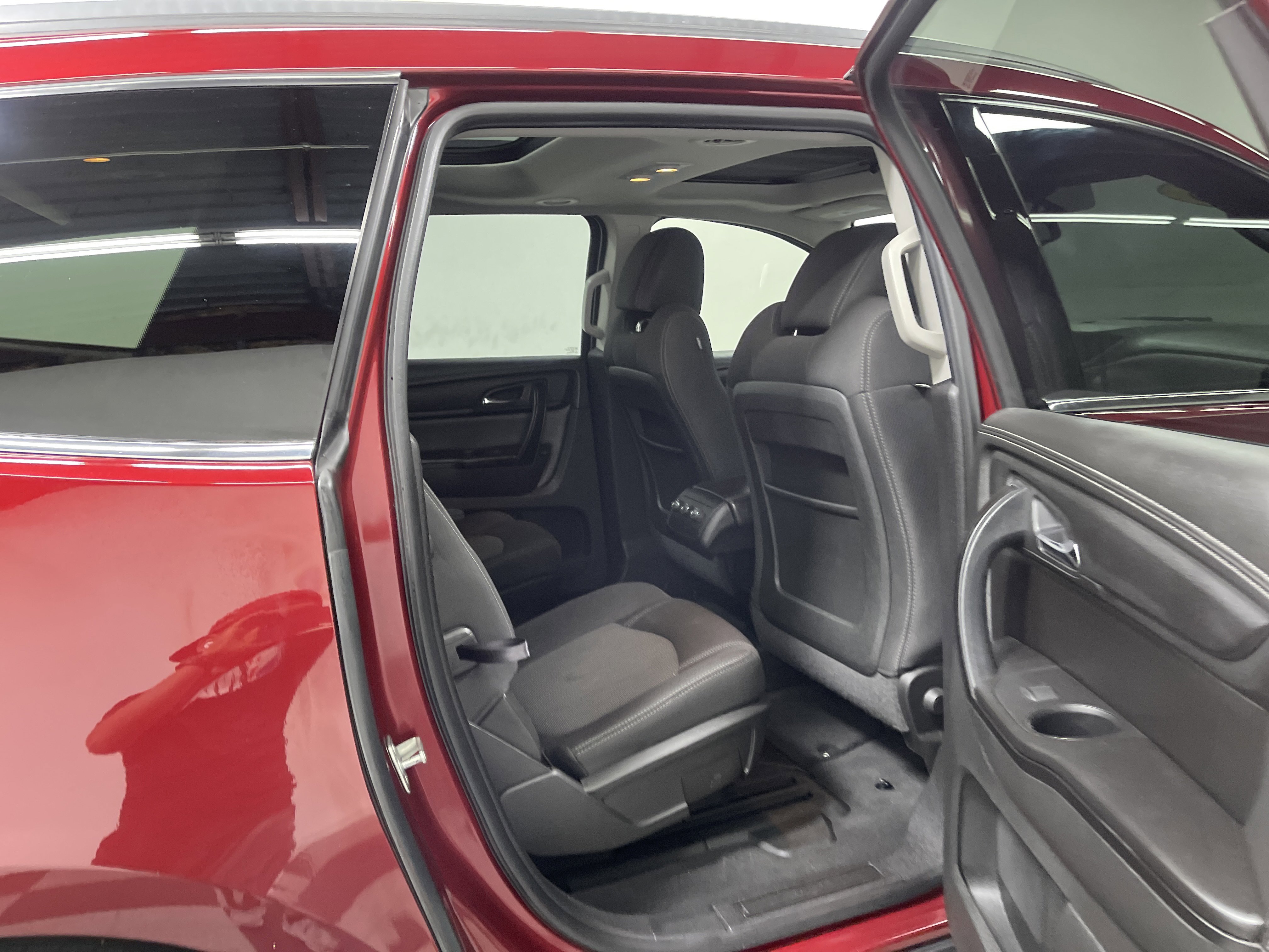 Used 2015 Chevrolet Traverse LT w/ Style and Technology Package image 15