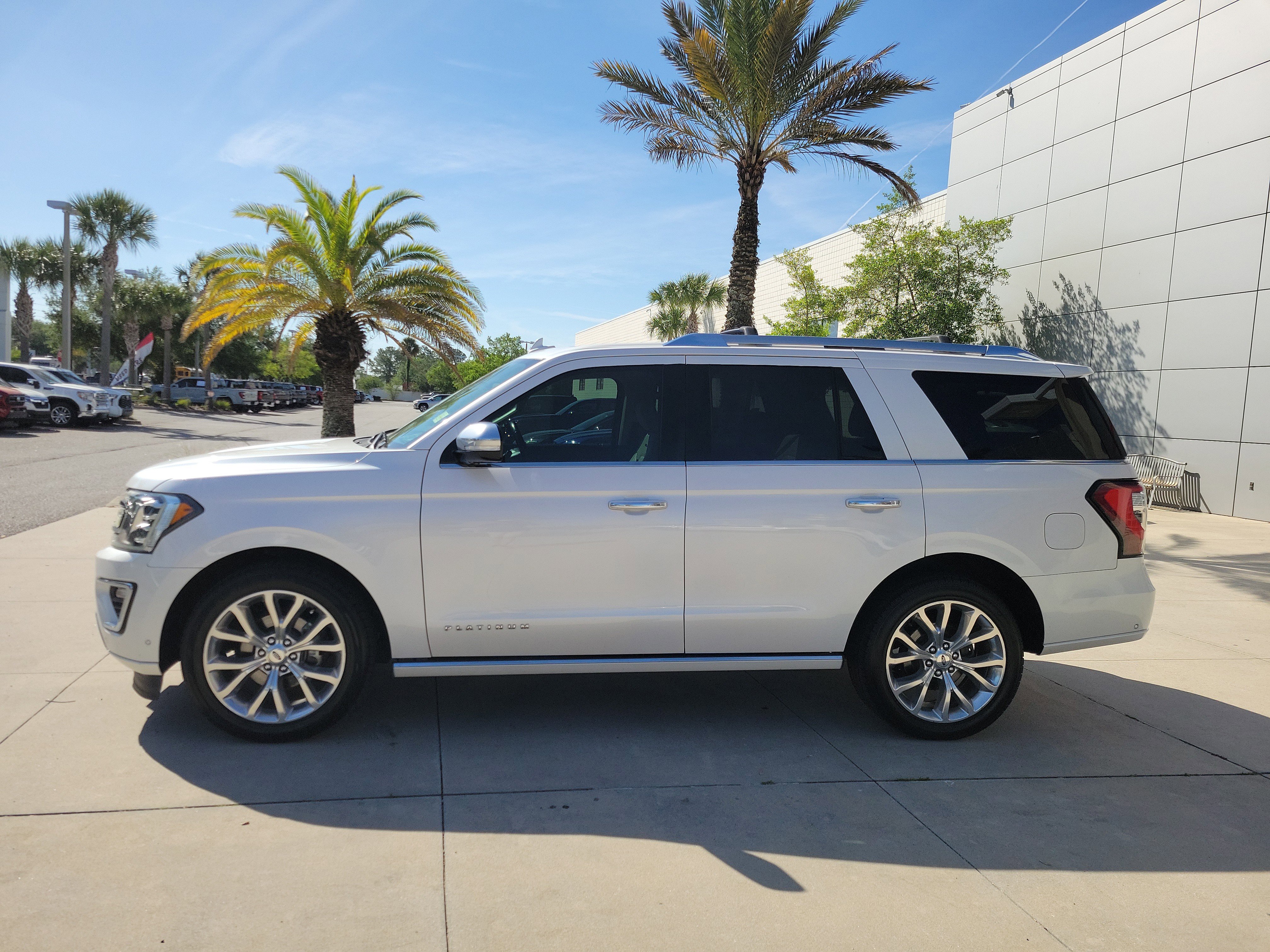 Used 2019 Ford Expedition Platinum RWD image 3