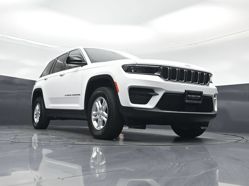 Used 2025 Jeep Grand Cherokee Laredo w/ Luxury Tech Group I AWD/4WD image 43