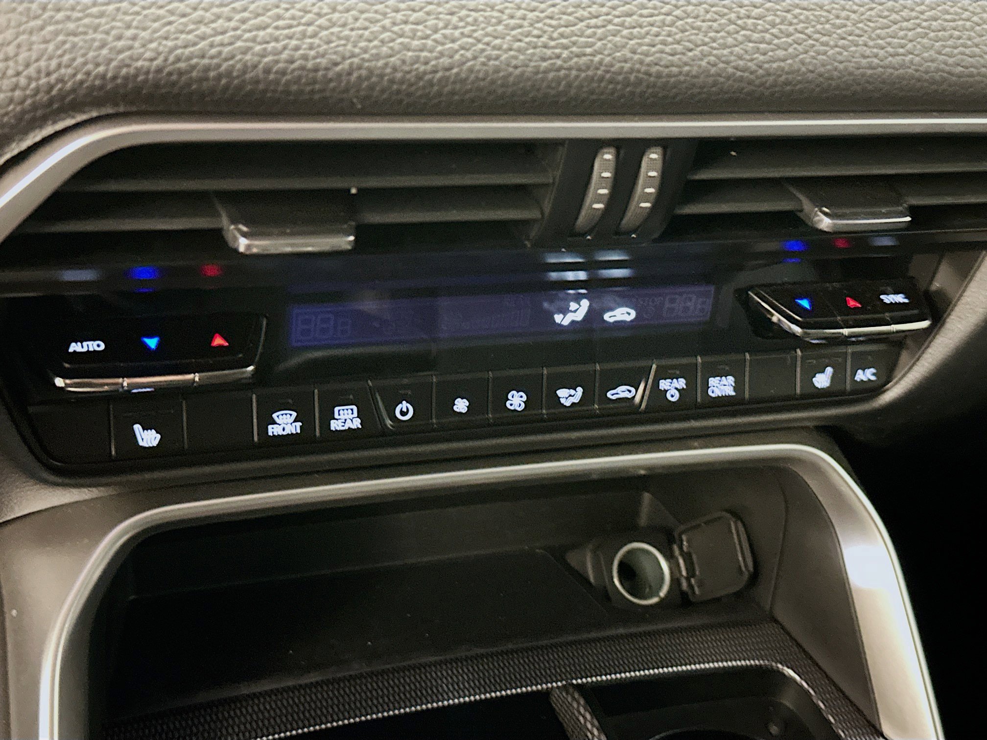 Used 2024 MAZDA CX-90 Plug-In Hybrid w/ Preferred image 24