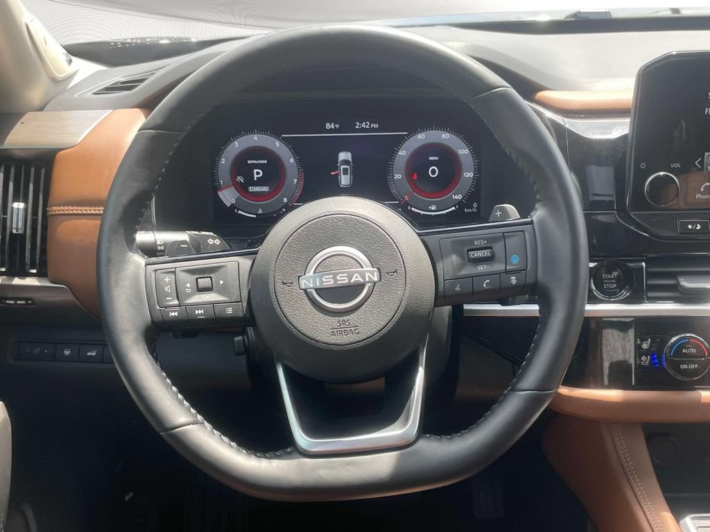 Used 2025 Nissan Pathfinder Platinum FWD image 15