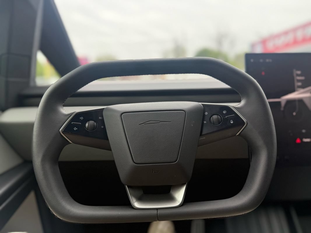 Used 2024 Tesla Cybertruck AWD Crew Cab image 23