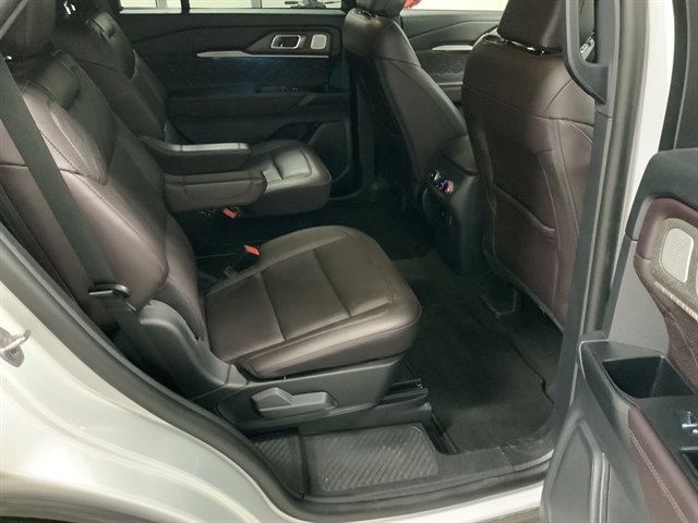 Used 2025 Ford Explorer Platinum w/ LUX Leather Package image 18