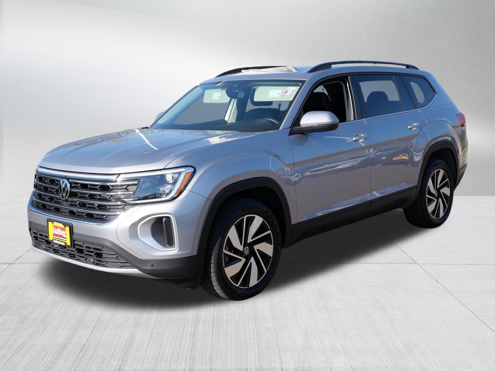 Used 2025 Volkswagen Atlas SE AWD/4WD image 3