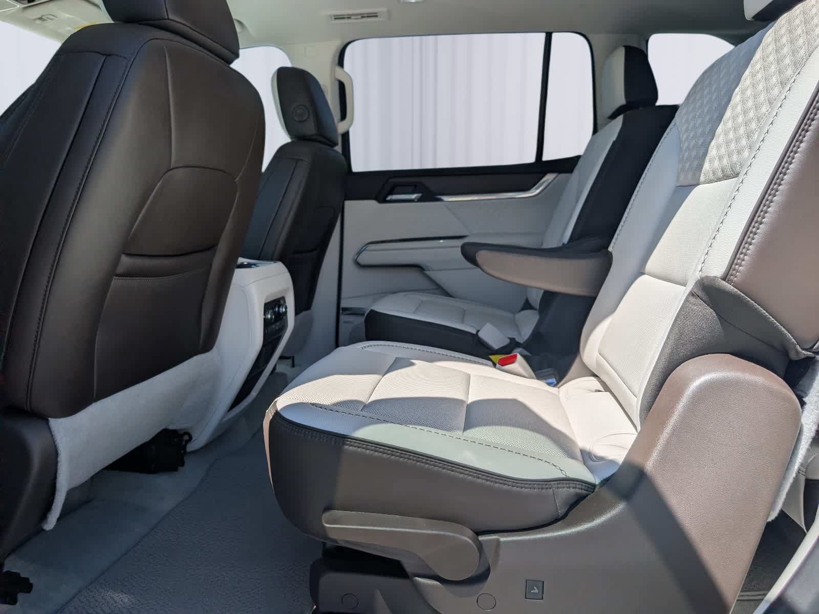 Used 2025 GMC Acadia Denali w/ Super Cruise Package FWD image 13