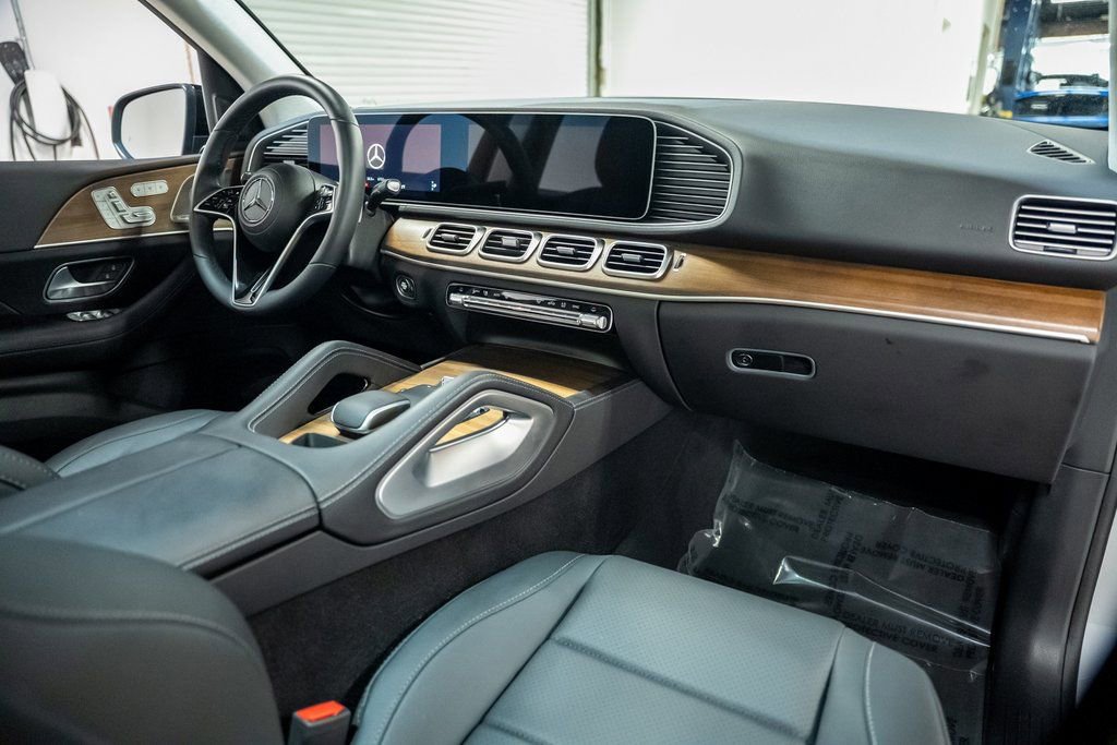 Used 2024 Mercedes-Benz GLE 350 4MATIC w/ AMG Line Exterior image 58