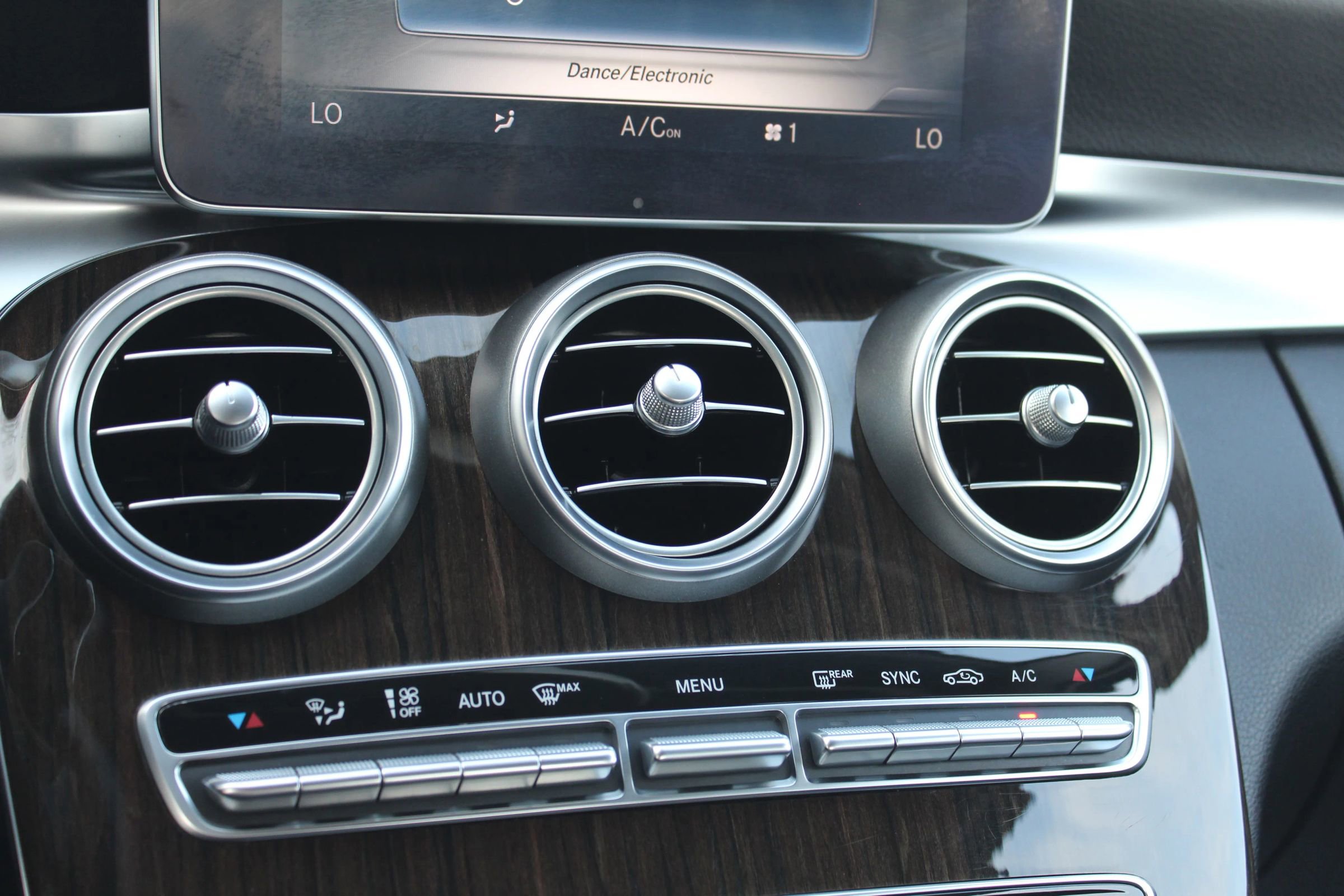 Used 2015 Mercedes-Benz C 300 4MATIC Sedan image 34