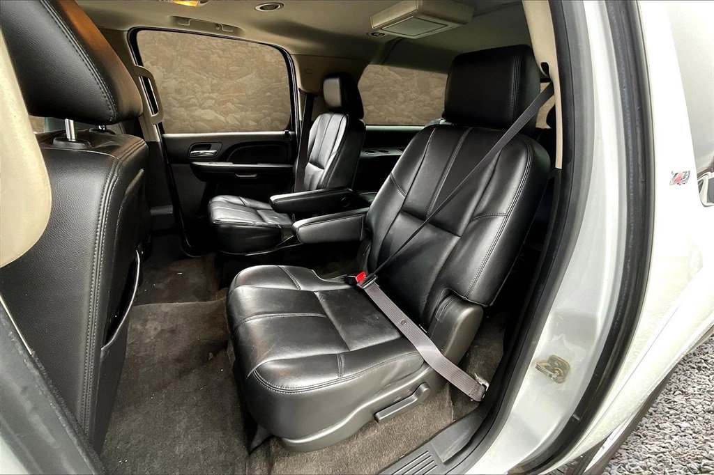 Used 2013 Chevrolet Suburban LT image 24