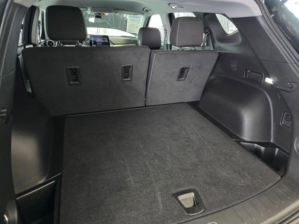 Used 2025 Chevrolet Blazer LT image 17