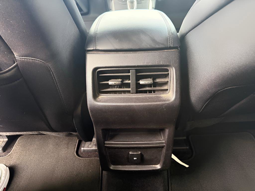 Used 2015 Ford Edge SE image 29