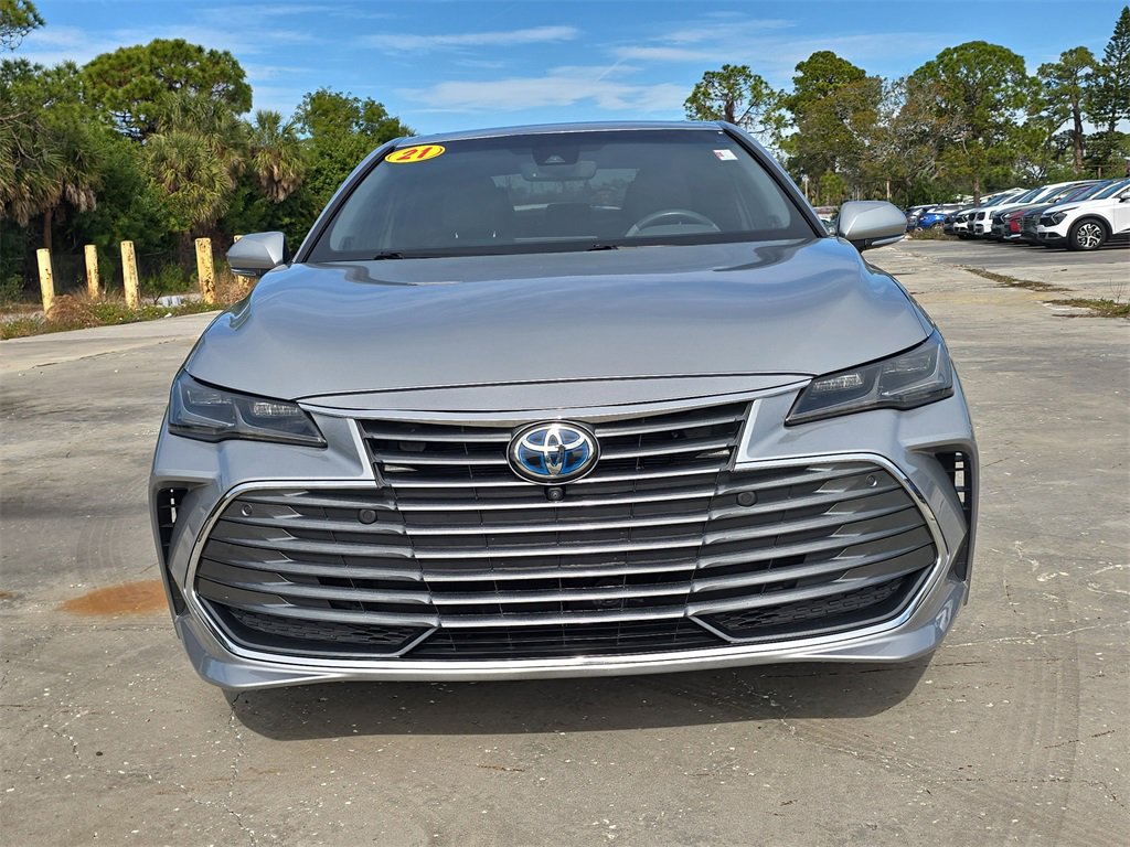 Used 2021 Toyota Avalon Limited image 3