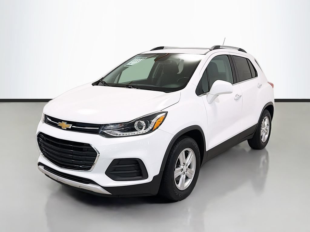 Used 2020 Chevrolet Trax LT w/ Sun & Sound Package FWD image 5