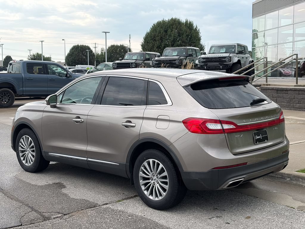 Used 2018 Lincoln MKX Select w/ Select Plus Package AWD/4WD image 4