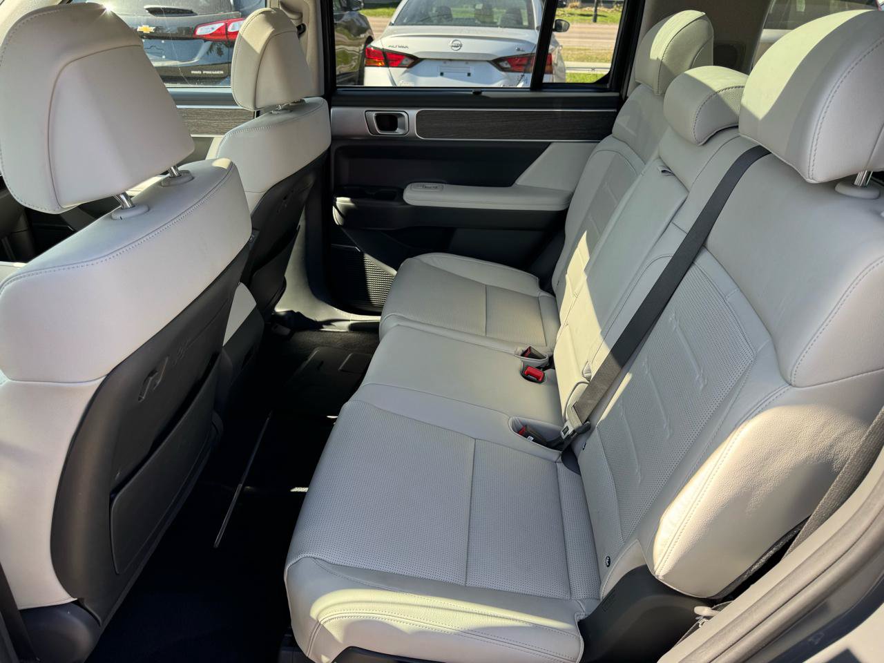 Used 2025 Hyundai Santa Fe Limited FWD image 12