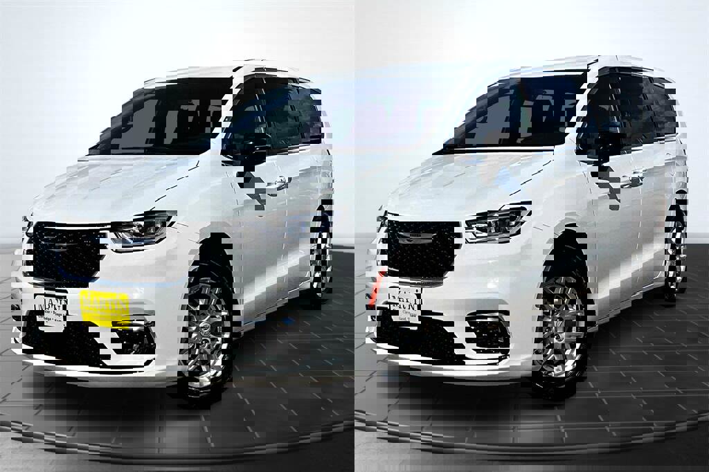 New 2026 Chrysler Pacifica Select image 2