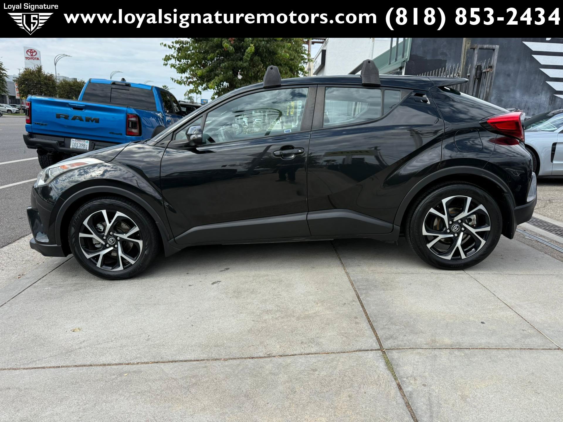 Used 2018 Toyota C-HR XLE FWD image 4