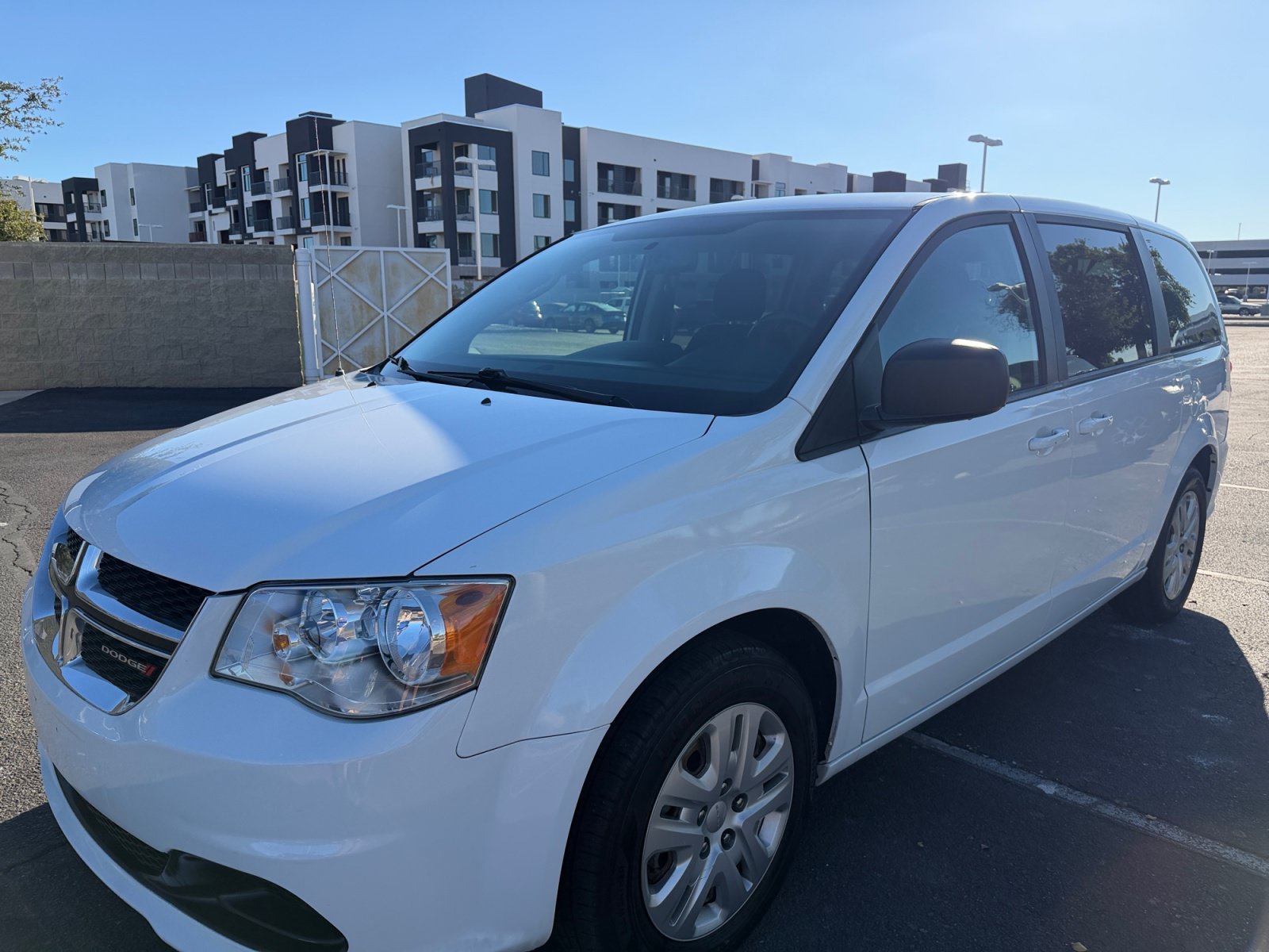 Used 2018 Dodge Grand Caravan SE w/ UConnect Hands-Free Group FWD image 10