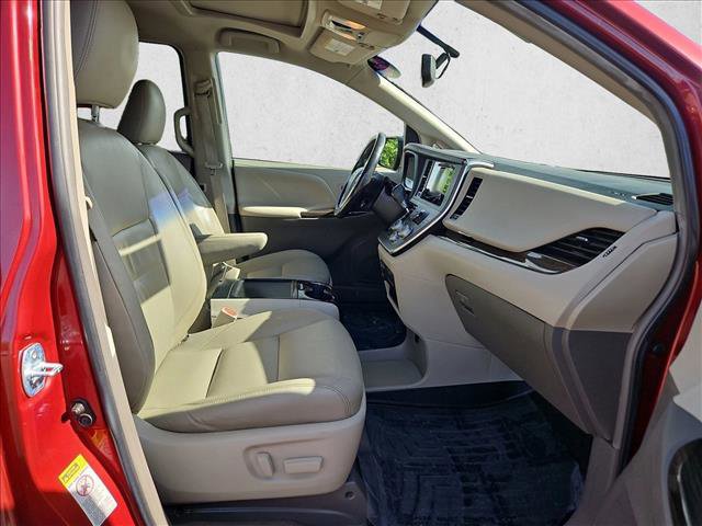 Used 2016 Toyota Sienna XLE FWD image 22