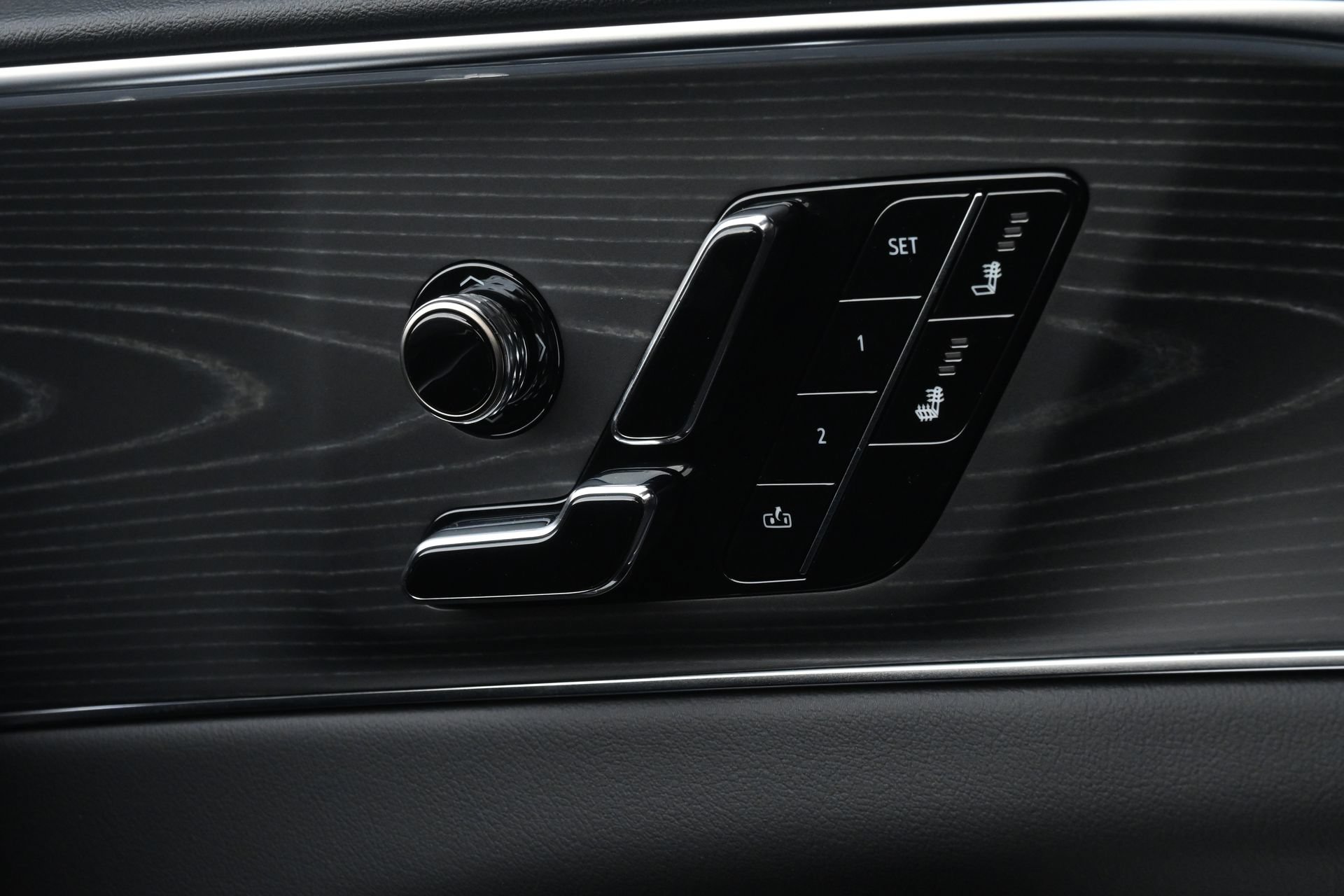 Used 2025 Cadillac Lyriq Luxury RWD image 16